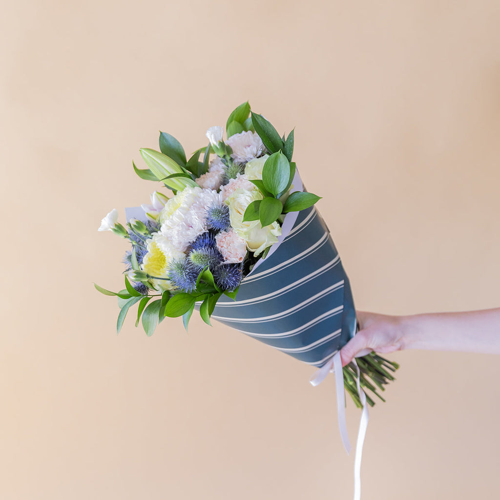 The Classic – White Flower Bouquet