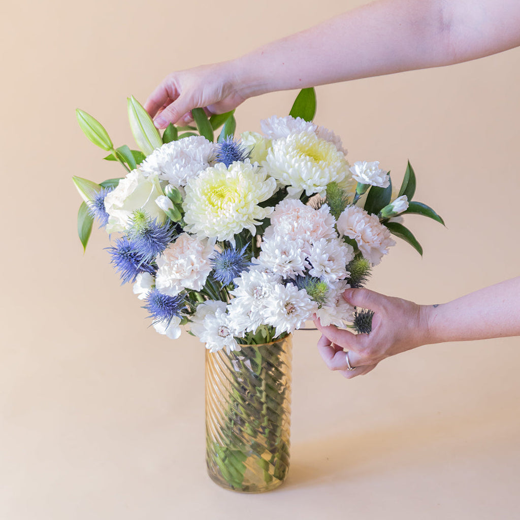 The Classic – White Flower Bouquet
