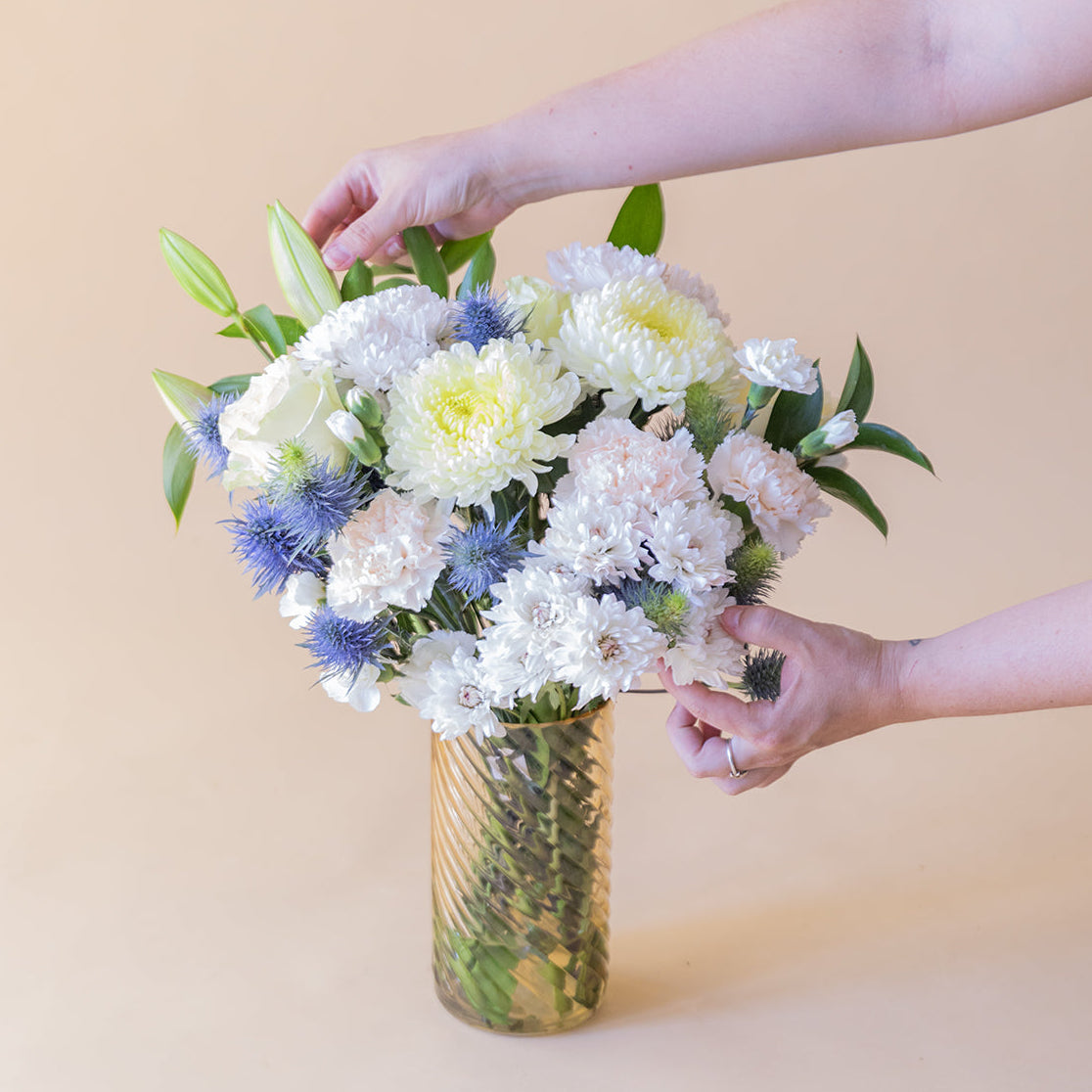 The Classic – White Flower Bouquet