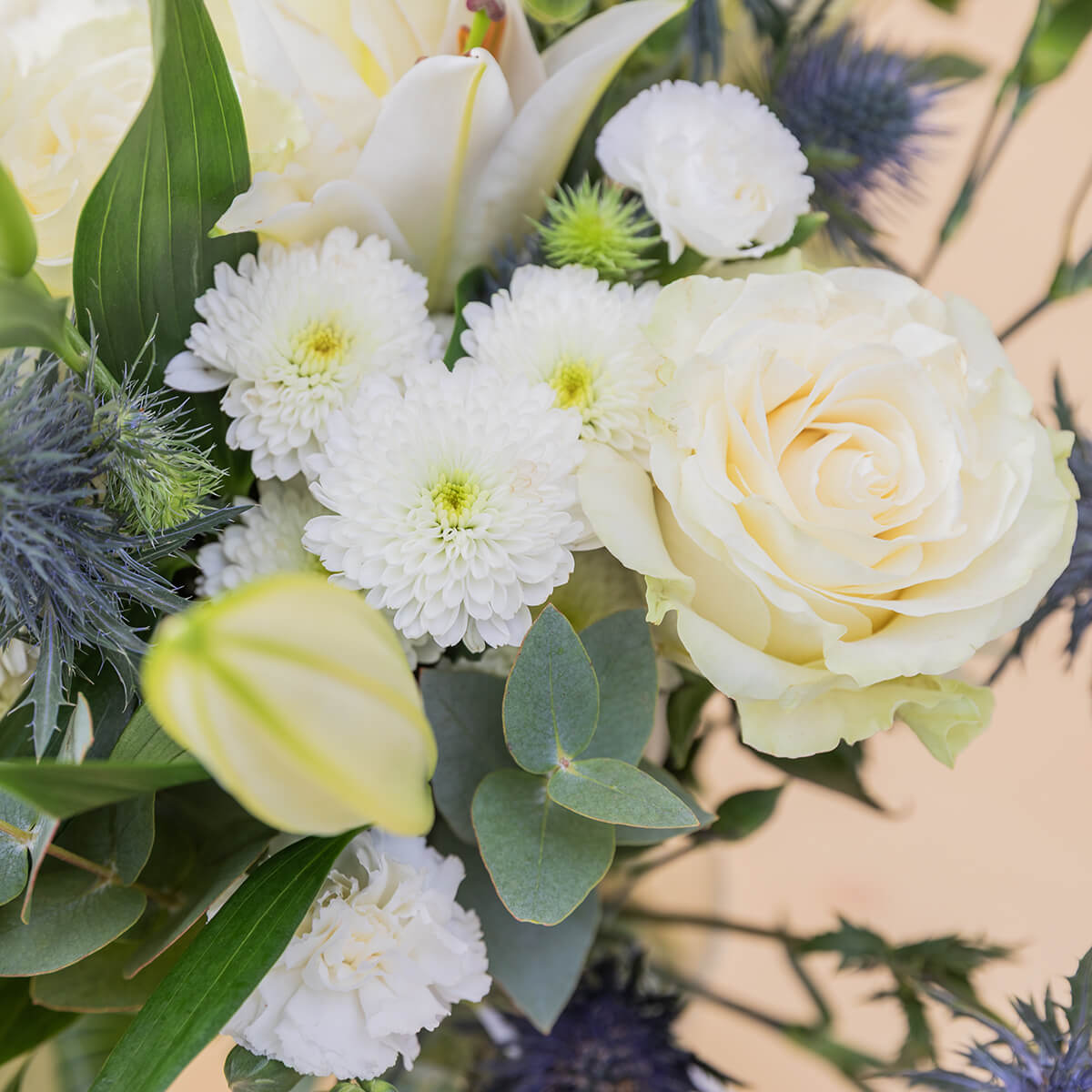 The Classic – White Flower Bouquet